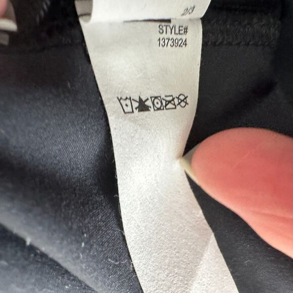 NWT Under Armour Black Meridian 4-Way Stretch Fitted Crop Tank Top Sports Bra S - Picture 11 of 15